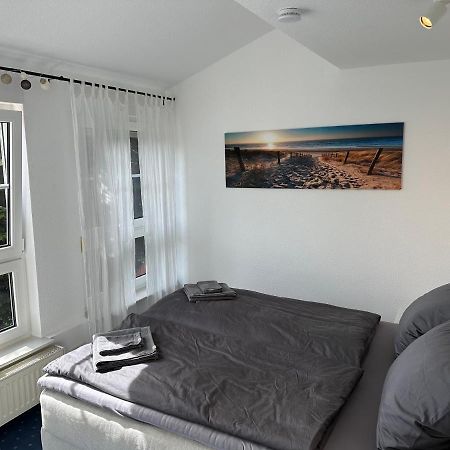 Ruhige, Kleine Ferienwohnung Шортенс Экстерьер фото