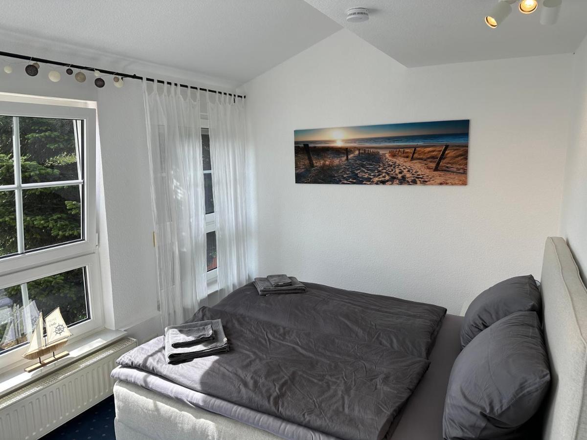 Ruhige, Kleine Ferienwohnung Шортенс Экстерьер фото